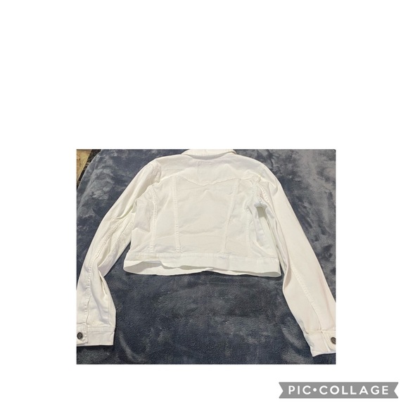 Jessica Simpson jean jacket is a size Medium. - Picture 6 of 7